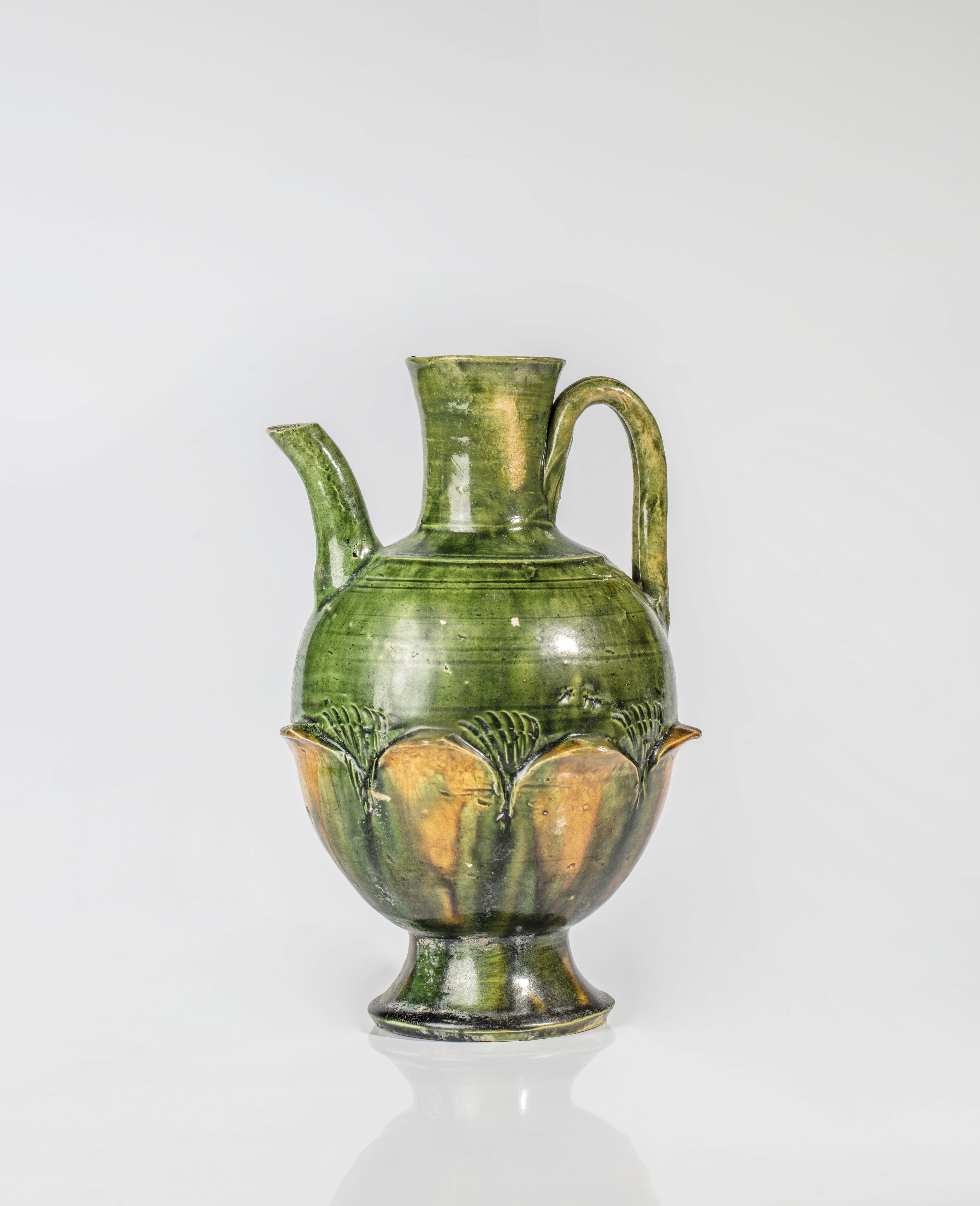 緑釉蓮弁文水注